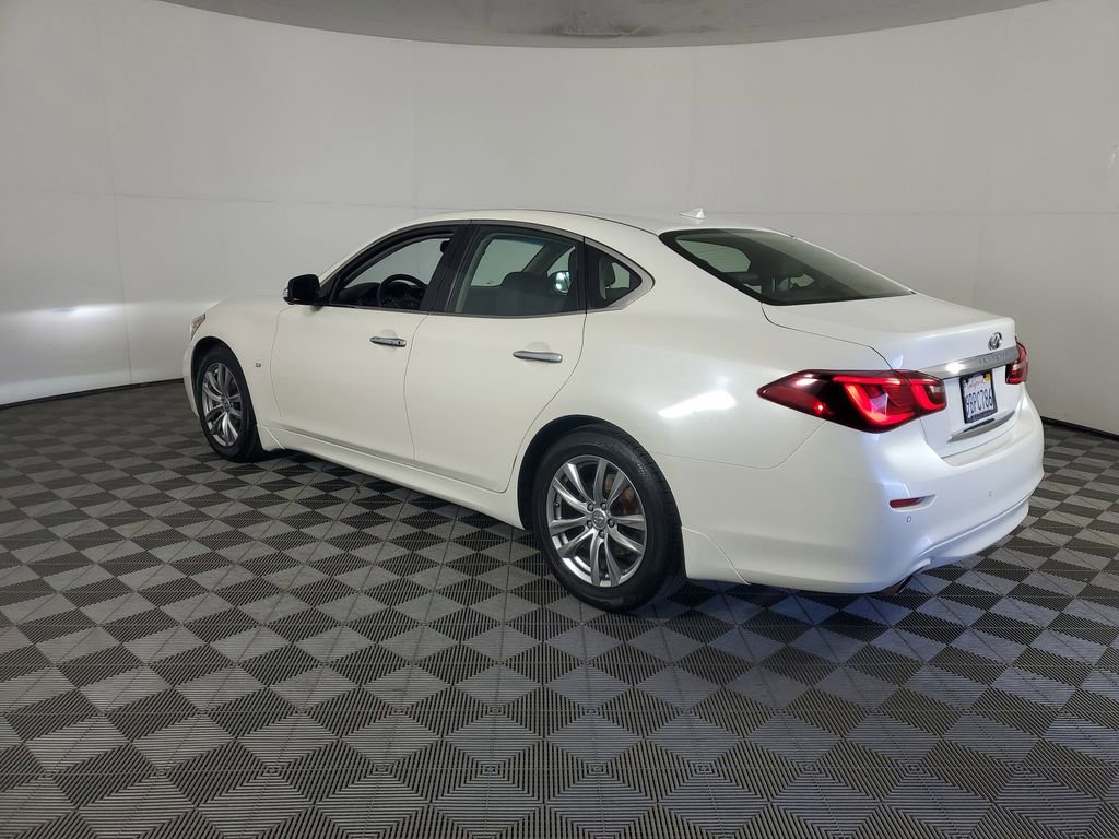 Used 2019 INFINITI Q70 Luxe w/ Proactive Package image 6