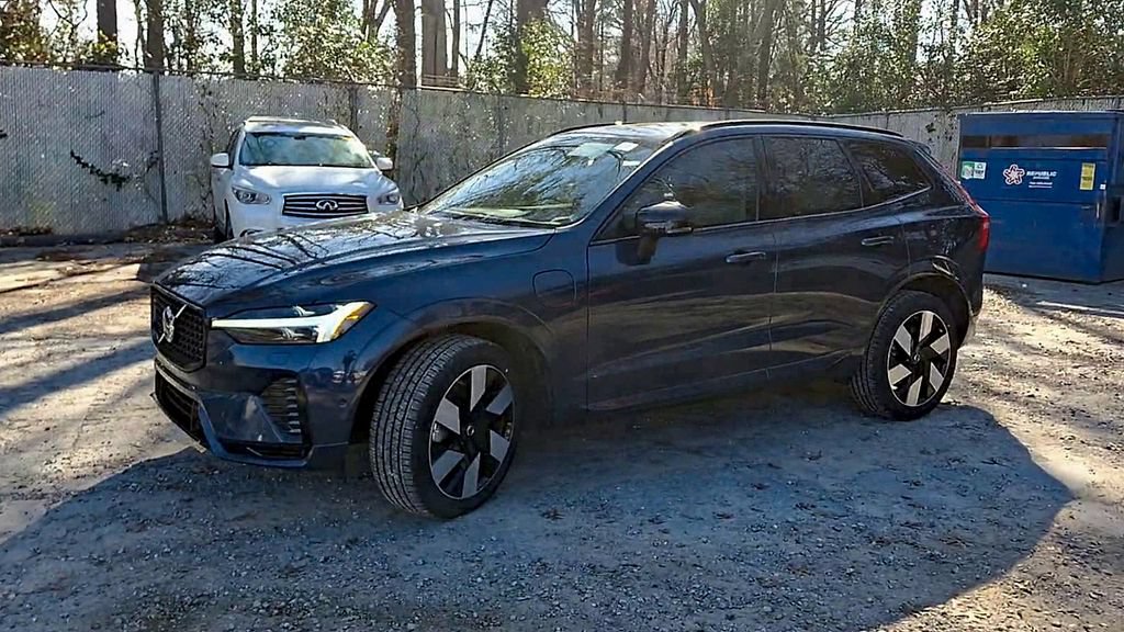 Certified 2025 Volvo XC60 T8 Plus w/ Protection Package Premier AWD/4WD image 4