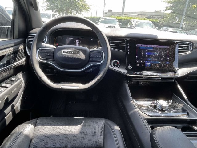 Used 2024 Jeep Wagoneer L Series II w/ Flexible Seating Group AWD/4WD image 14