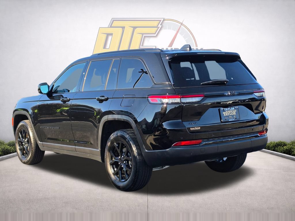 Used 2025 Jeep Grand Cherokee Altitude AWD/4WD image 6
