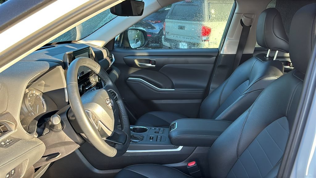 Used 2025 Toyota Highlander XLE AWD/4WD image 27