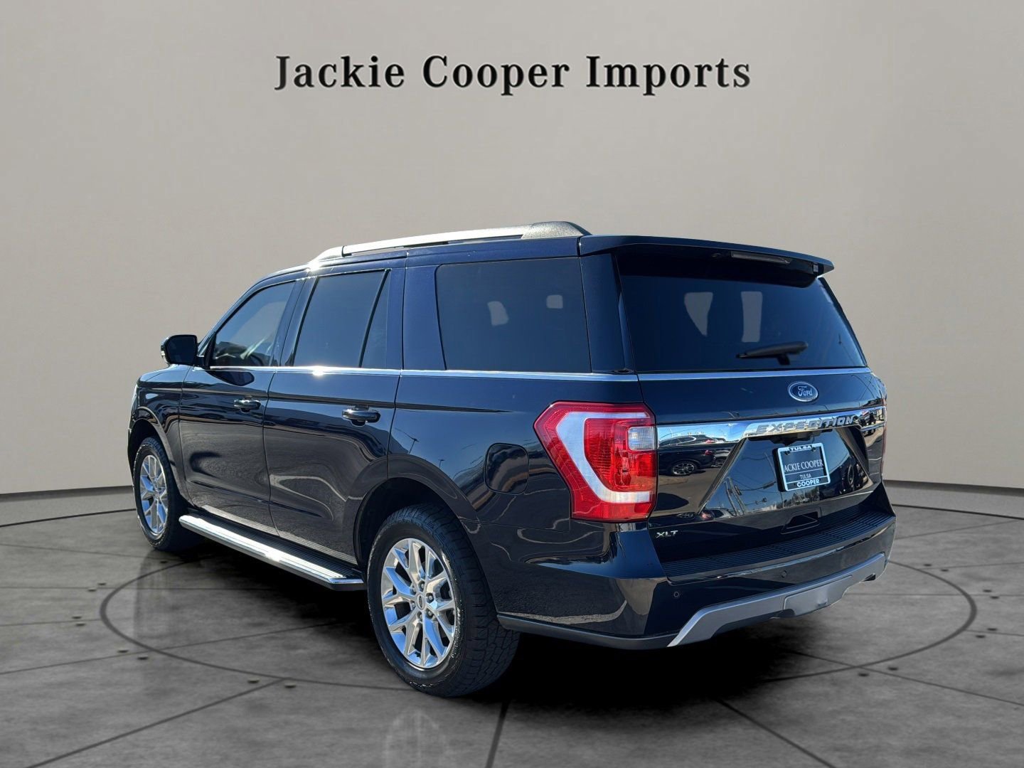 Used 2021 Ford Expedition XLT image 3