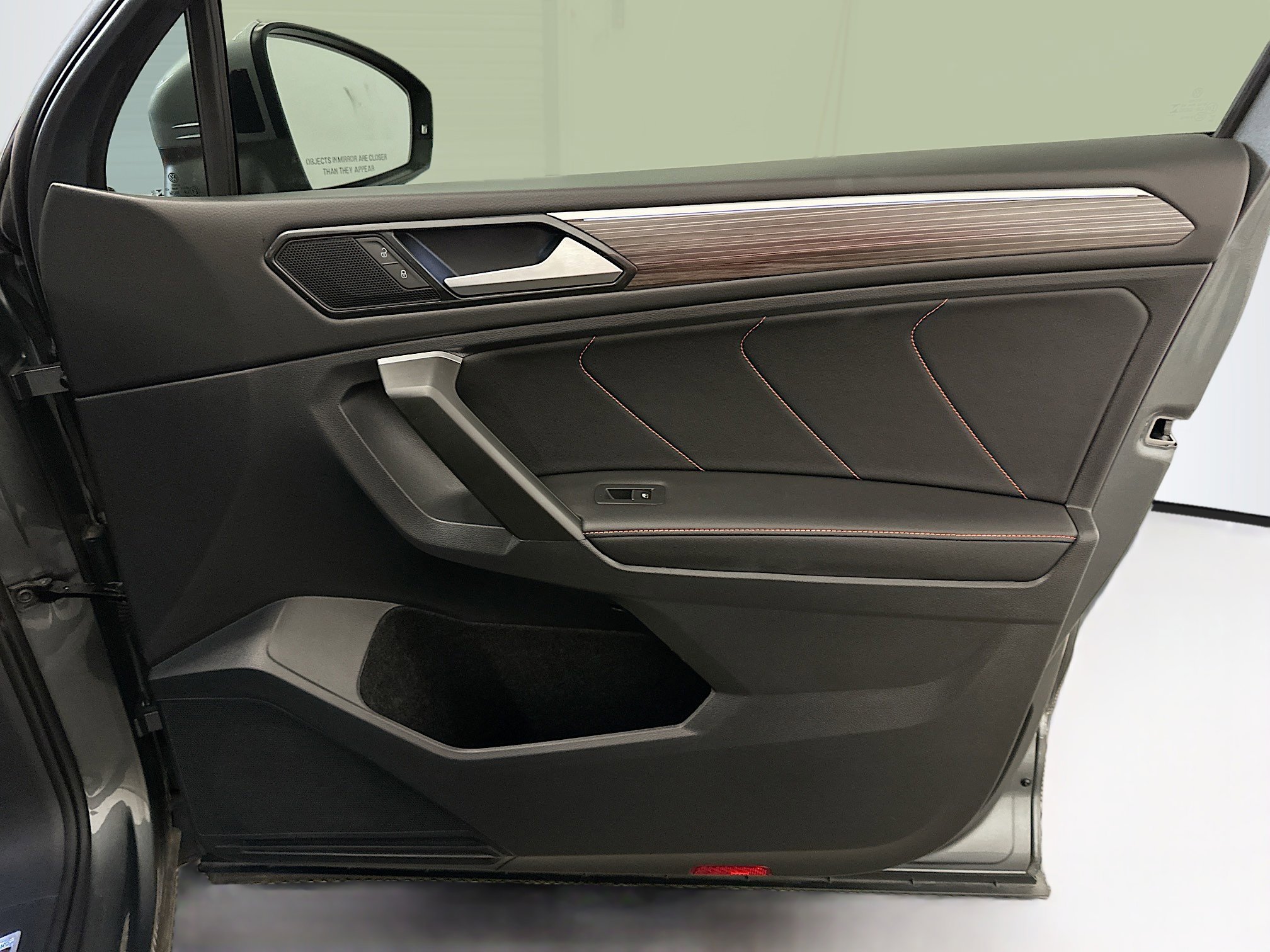 Used 2024 Volkswagen Tiguan Wolfsburg Edition image 34