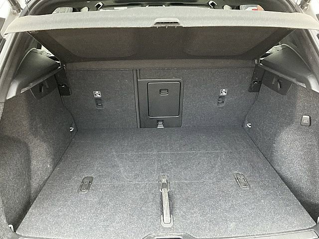 Certified 2025 Volvo XC40 B5 Plus image 18