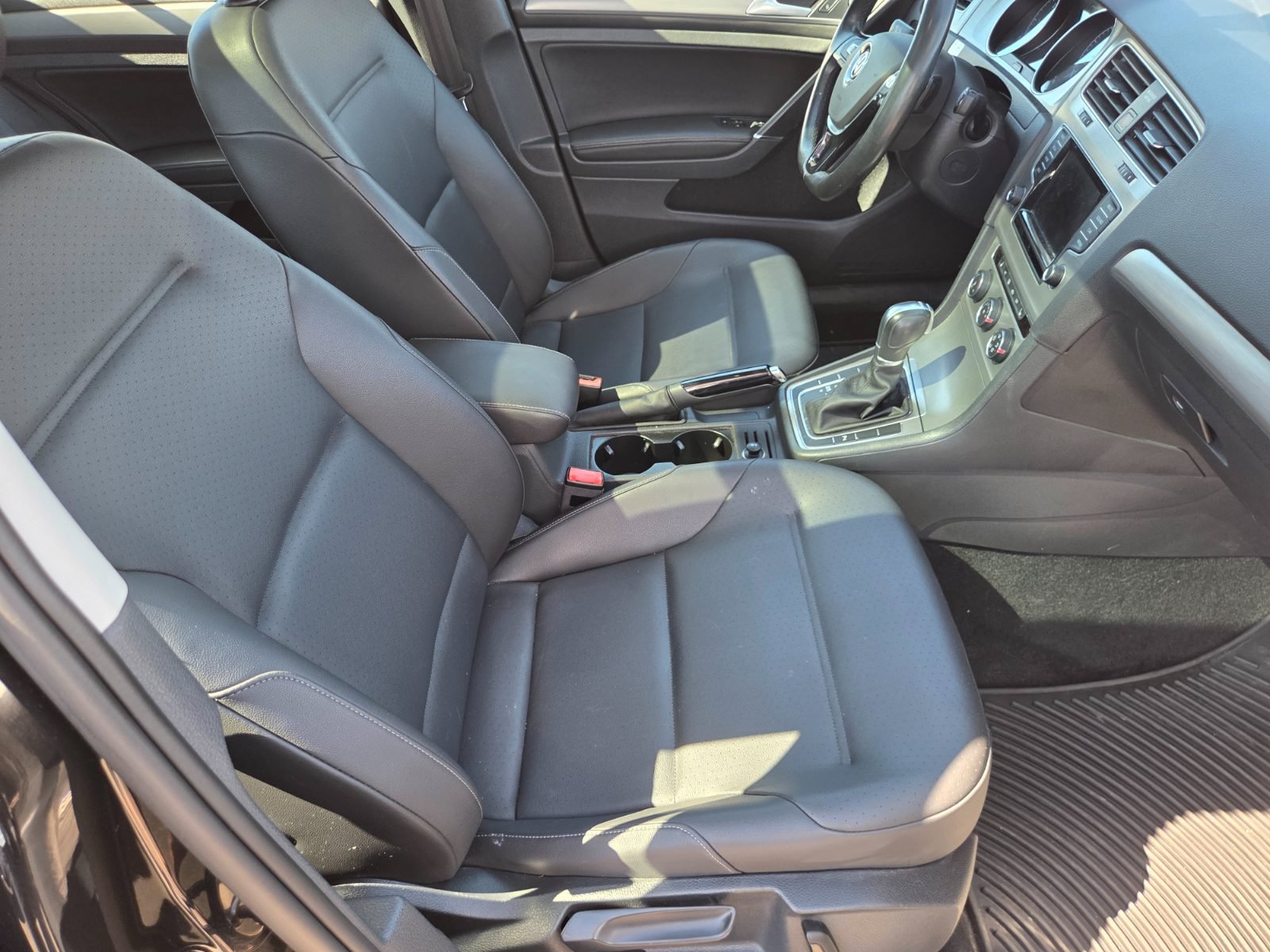 Used 2015 Volkswagen Golf TDI SE FWD image 14