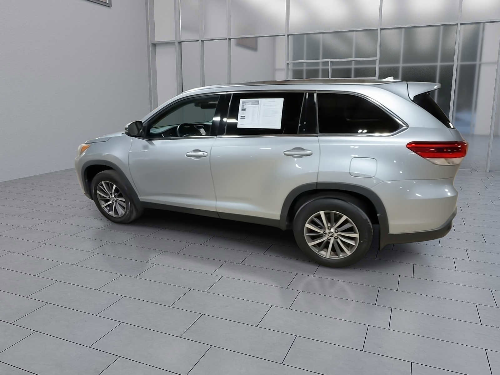Used 2019 Toyota Highlander XLE image 6