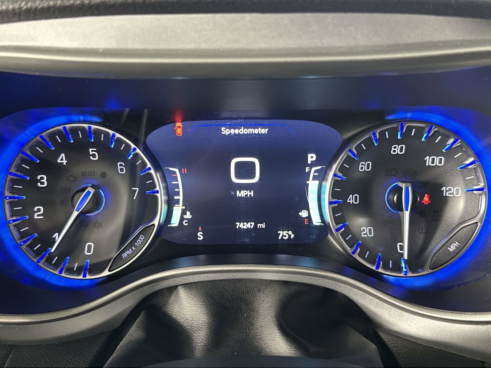 Used 2023 Chrysler Pacifica Touring image 15