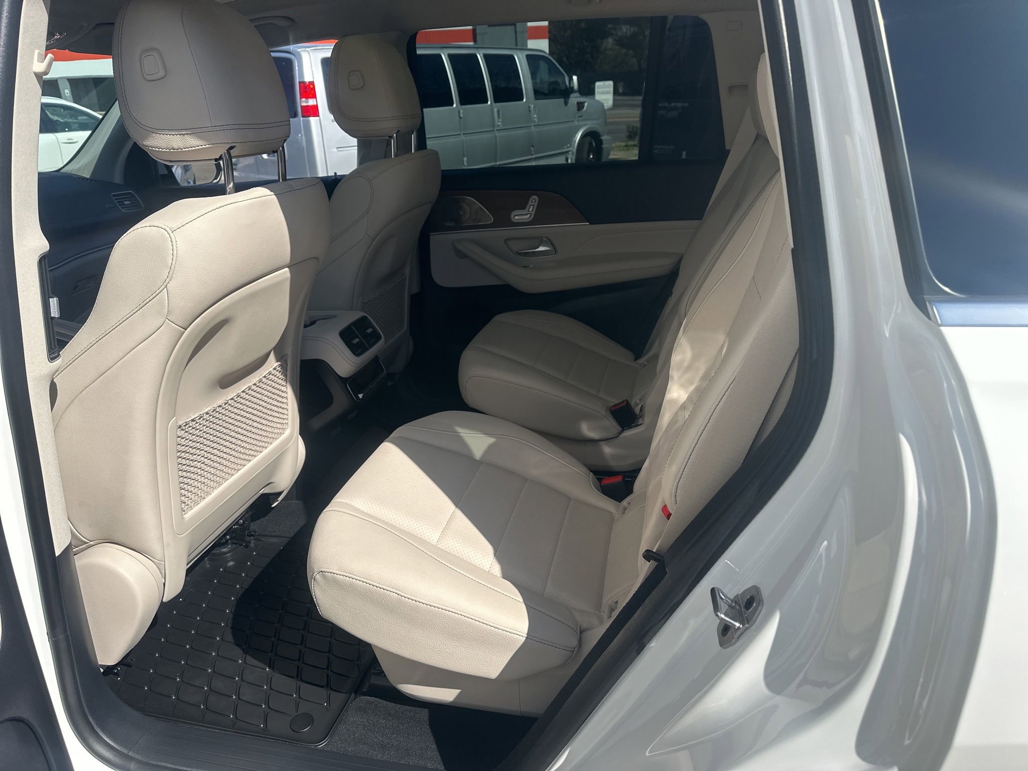 Used 2024 Mercedes-Benz GLS 450 4MATIC image 21