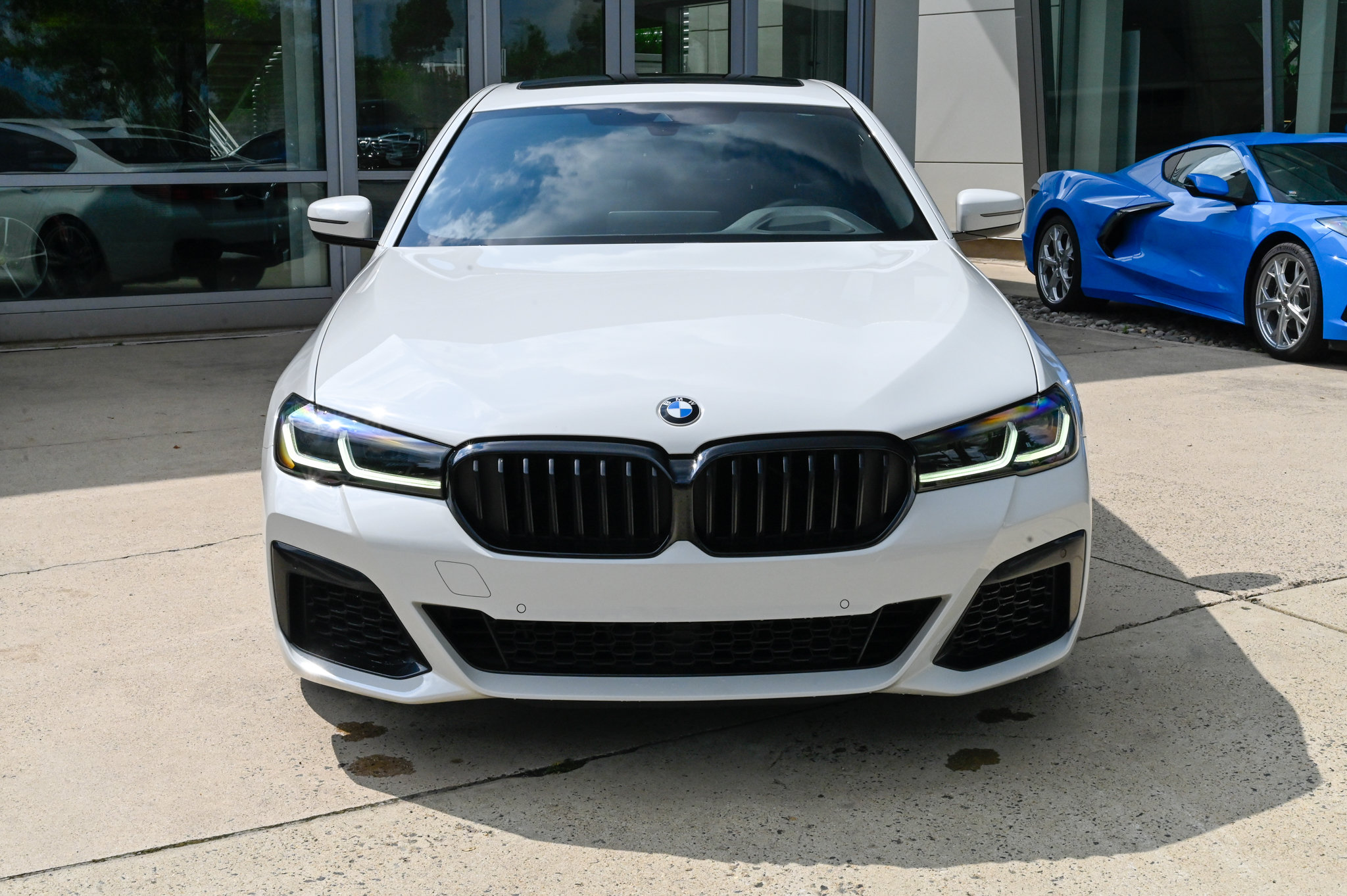 Used 2021 BMW M550i xDrive w/ Executive Package AWD/4WD image 2