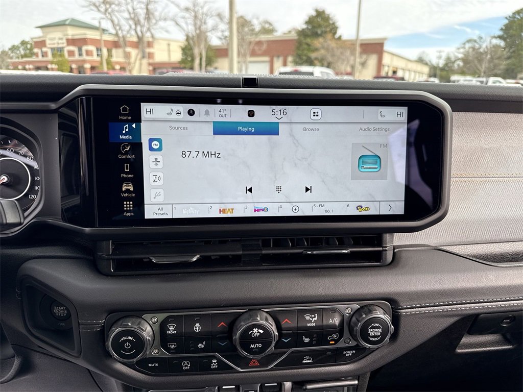 Used 2024 Jeep Wrangler Sahara image 23