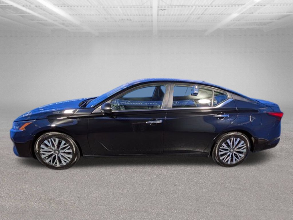 Used 2024 Nissan Altima 2.5 SV FWD image 8