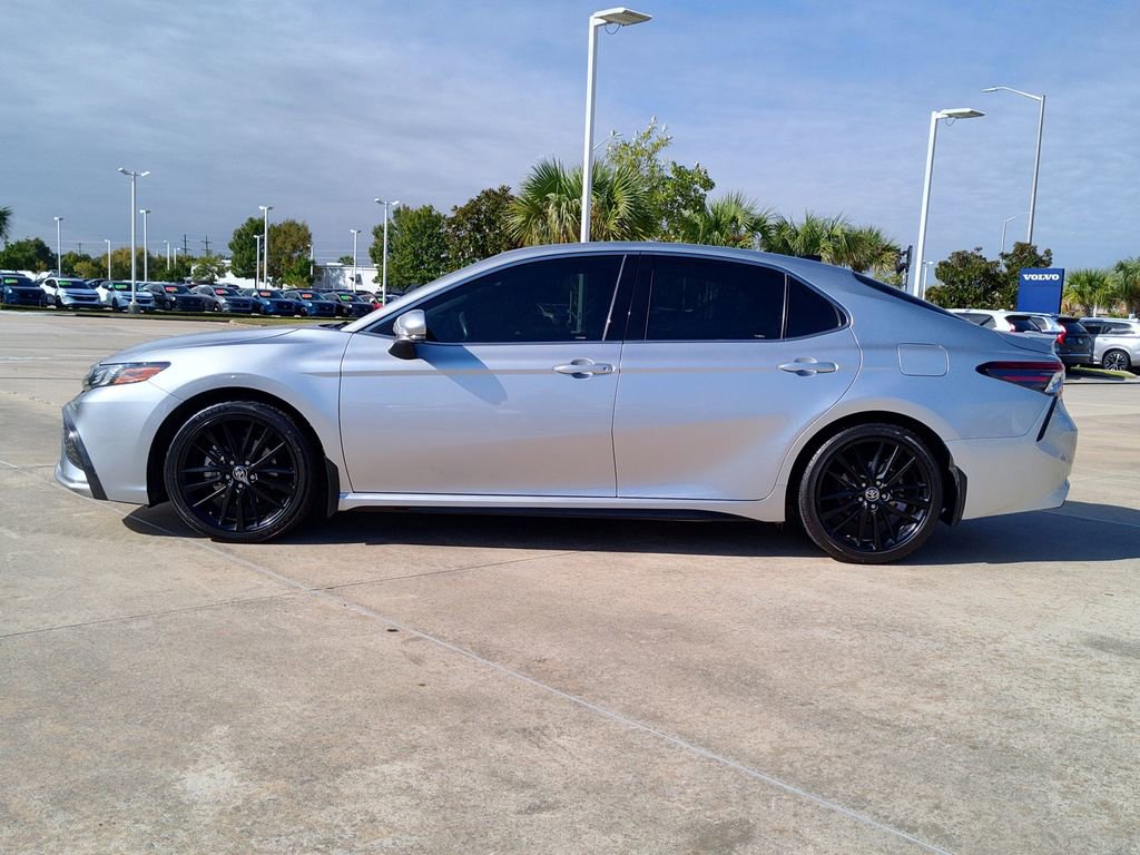 Used 2021 Toyota Camry XSE image 3