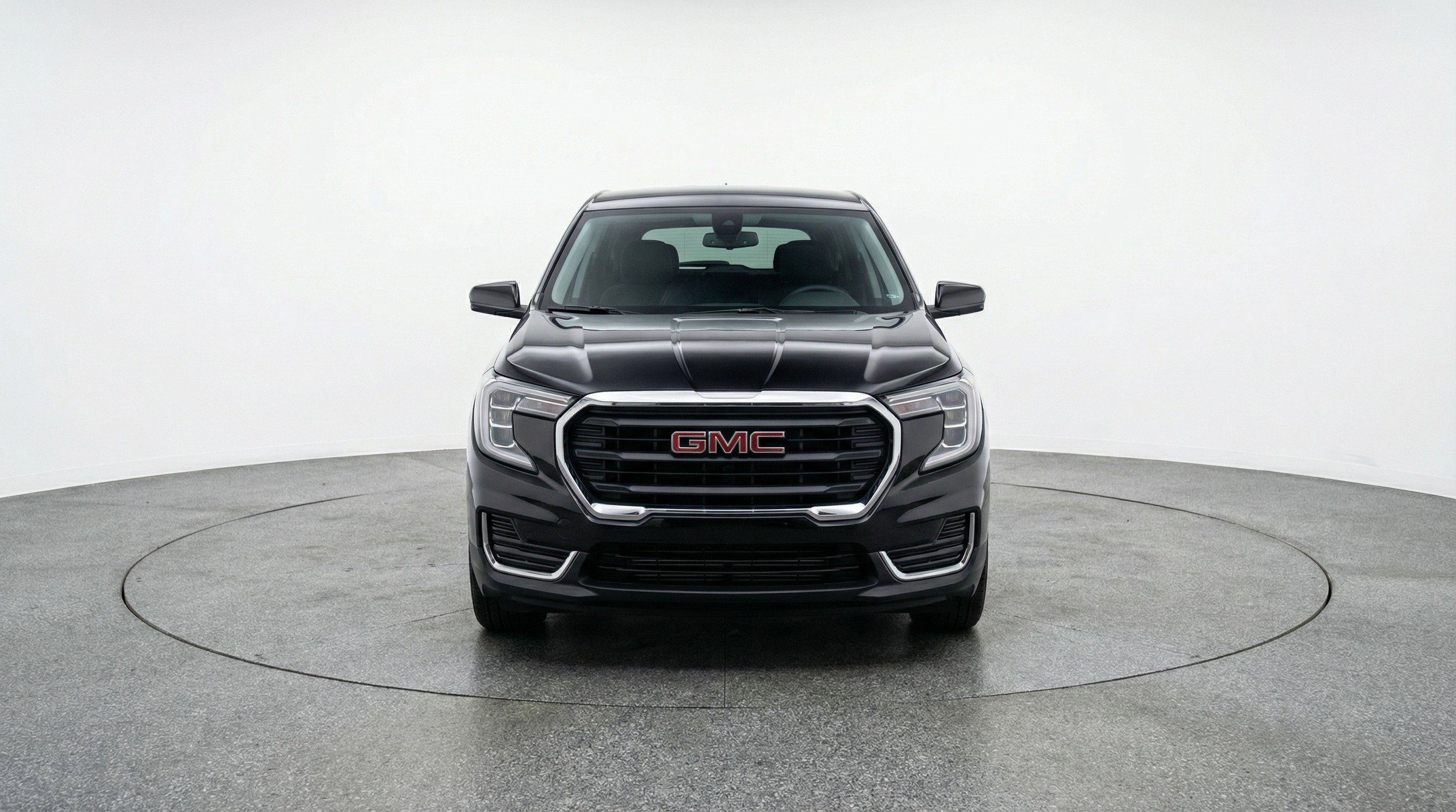 Used 2024 GMC Terrain SLE image 2
