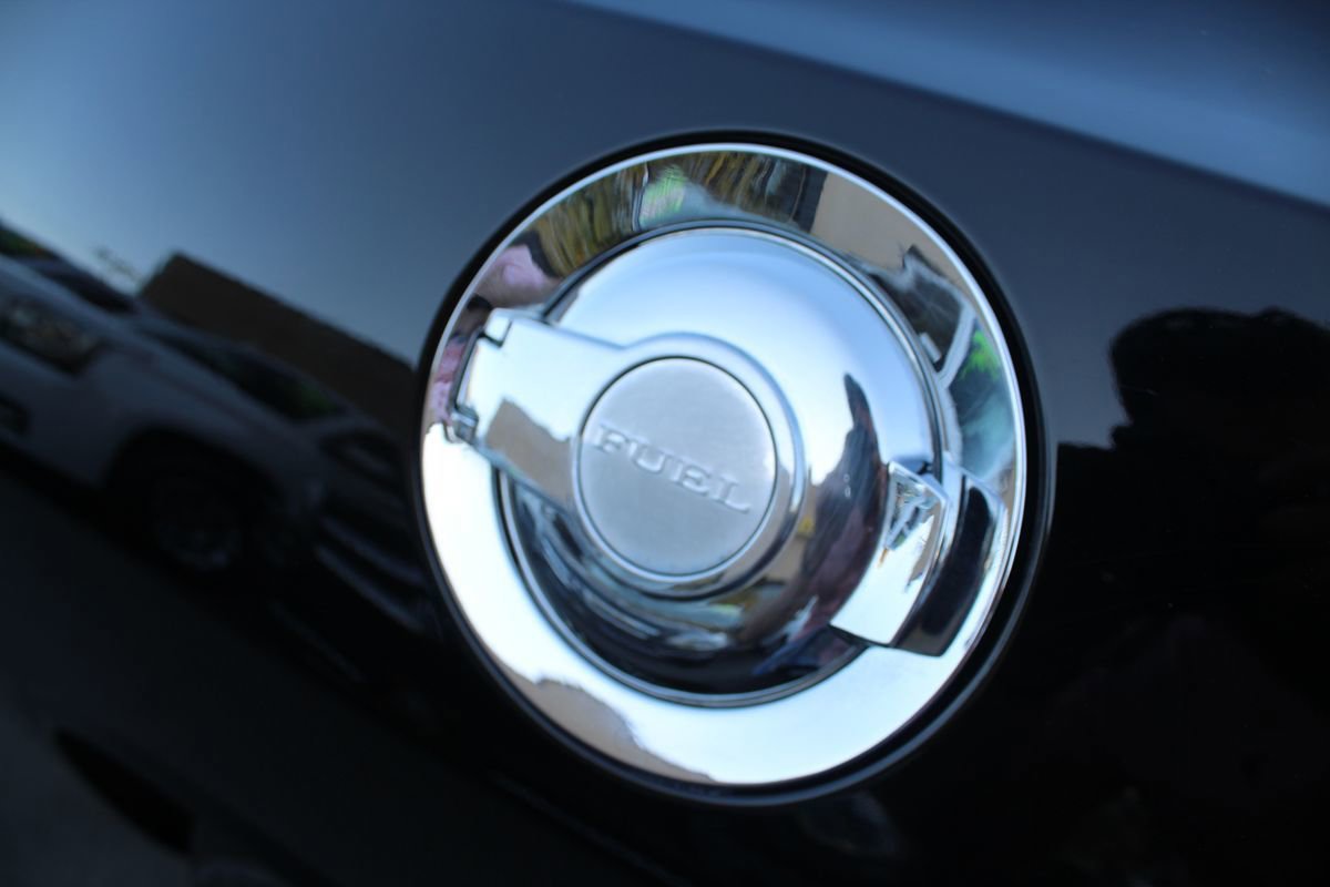 Used 2016 Dodge Challenger SXT image 16
