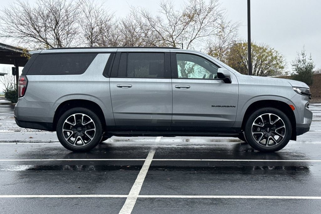 Used 2024 Chevrolet Suburban RST RWD image 10