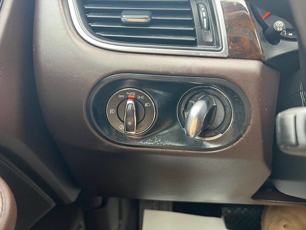 Used 2017 Porsche Macan Turbo image 42