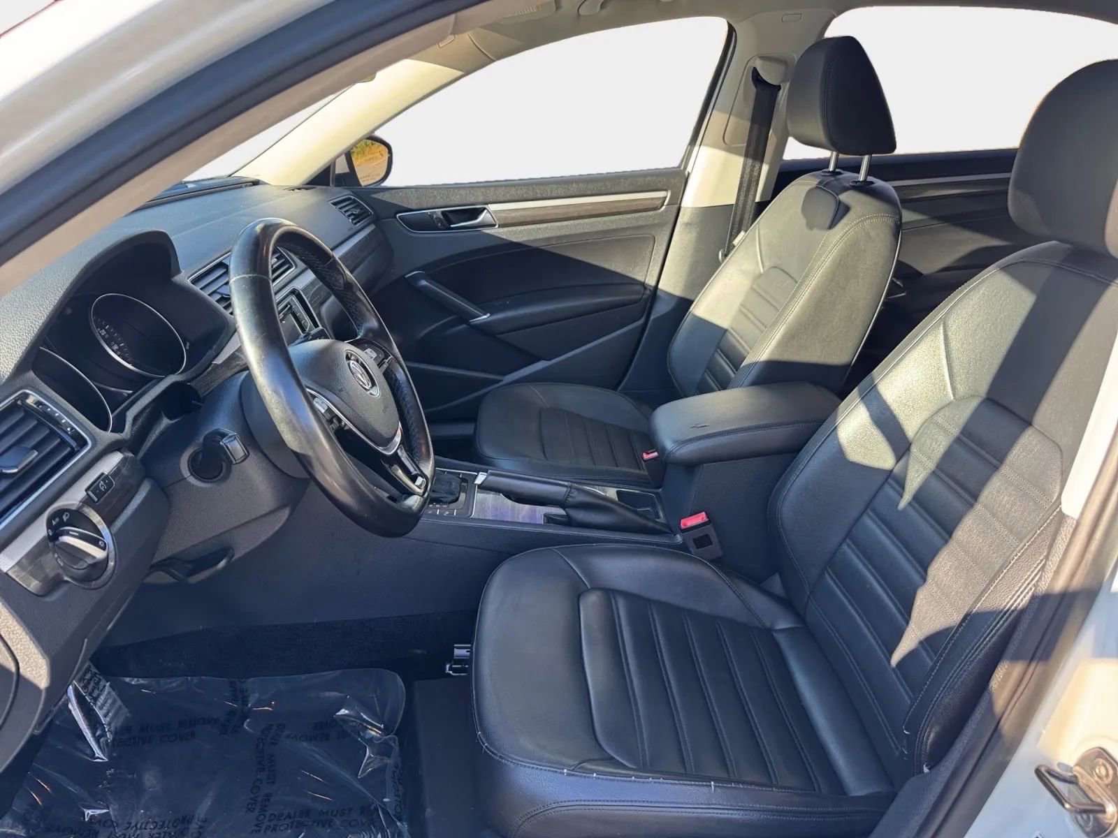 Used 2018 Volkswagen Passat 2.0T SEL Premium image 9