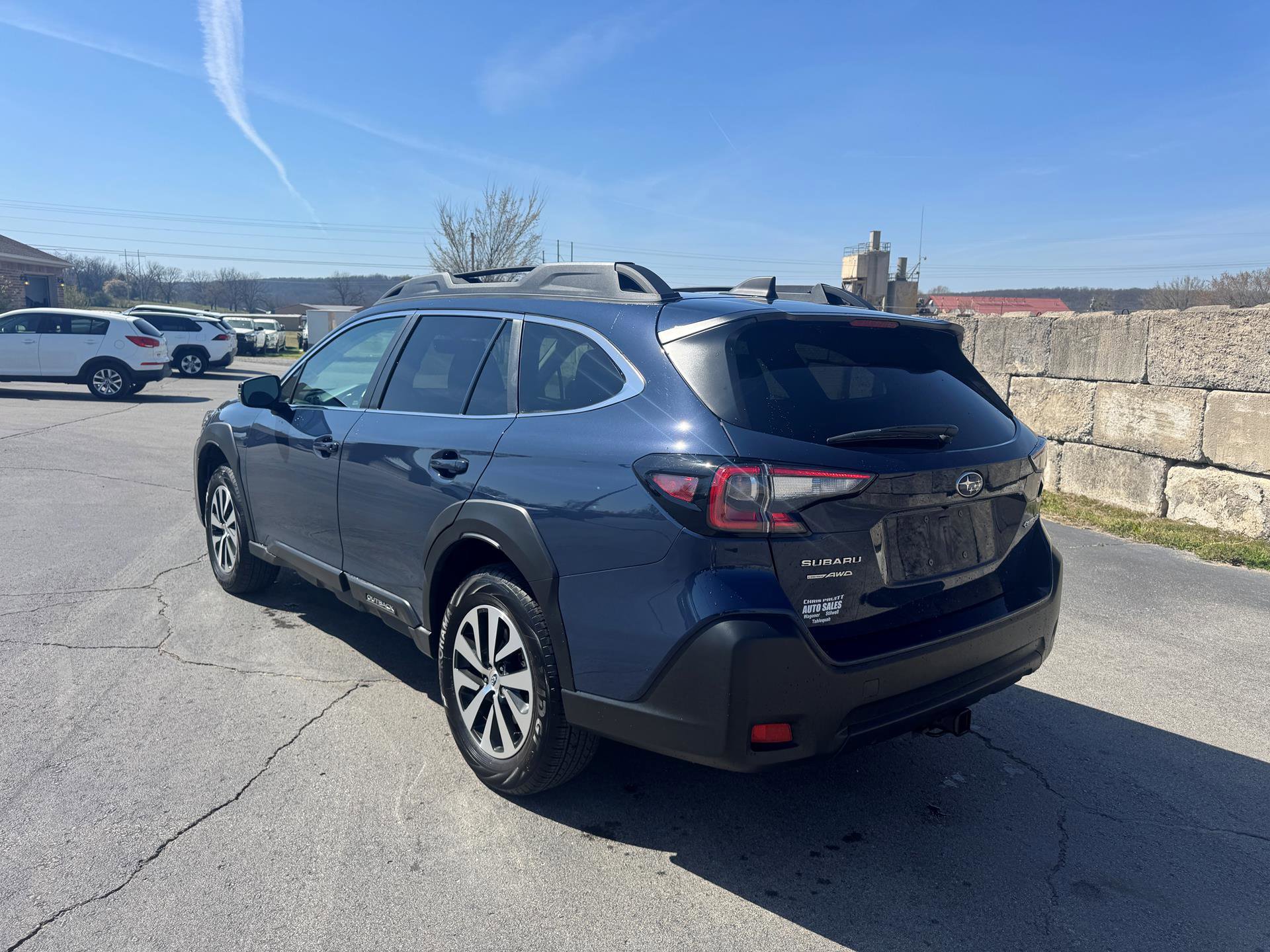 Used 2025 Subaru Outback Premium image 8