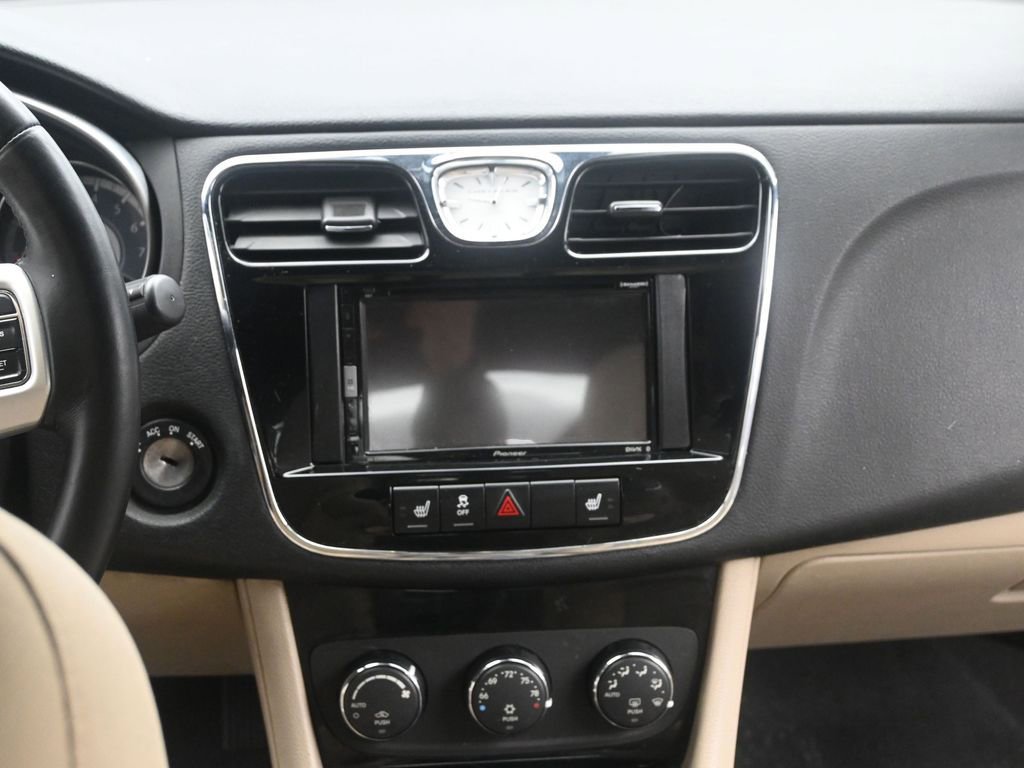 Used 2011 Chrysler 200 Limited image 23