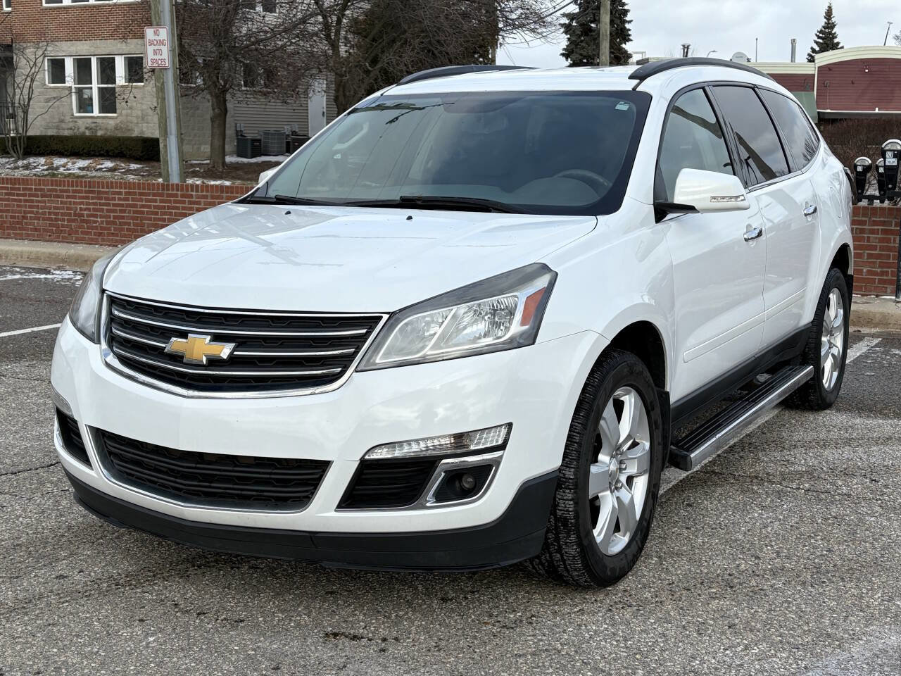 Used 2017 Chevrolet Traverse LT w/ Style and Technology Package image 4