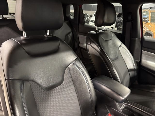 Used 2023 Jeep Compass Latitude w/ Convenience Group AWD/4WD image 24