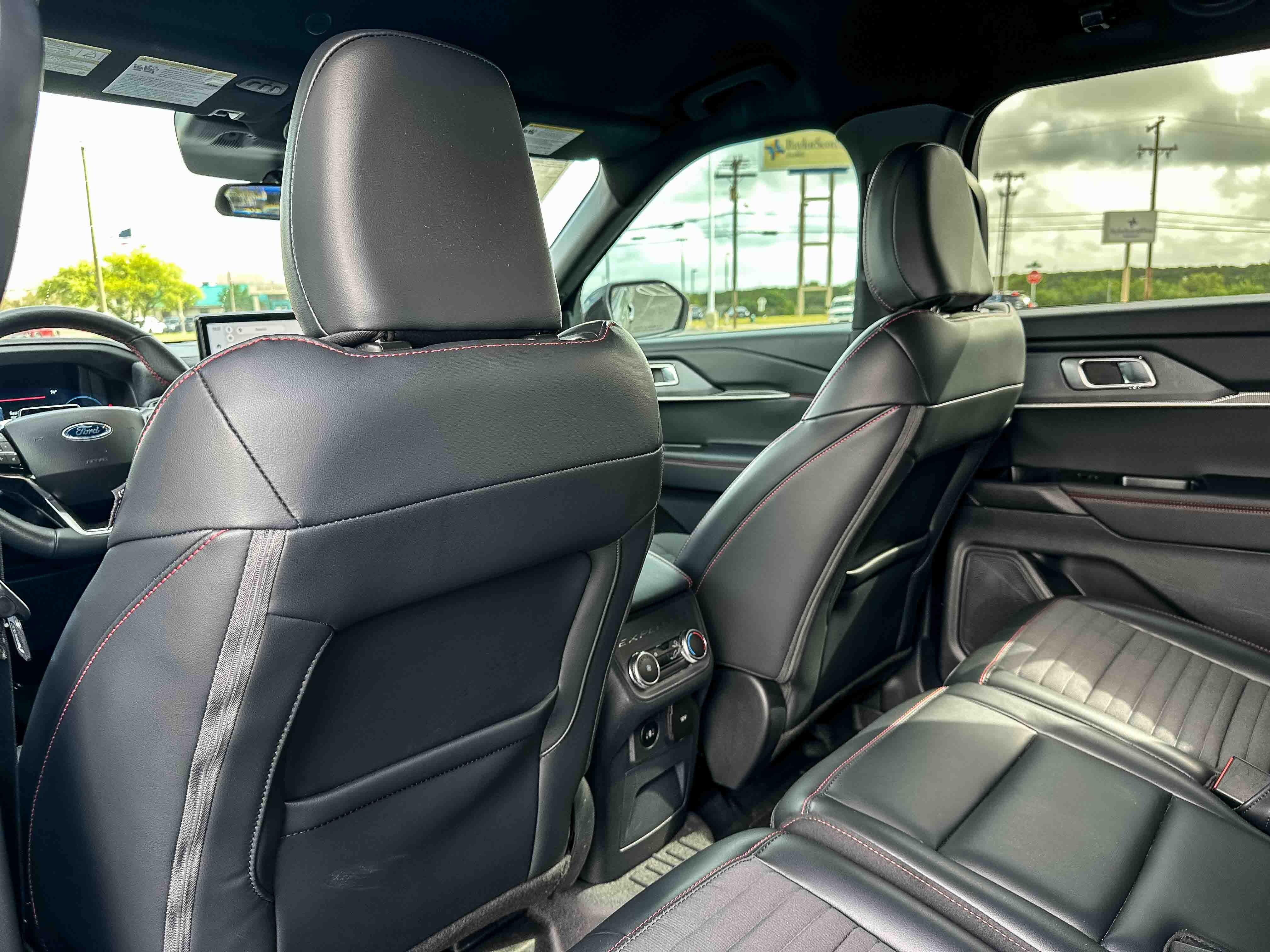 Used 2025 Ford Explorer ST-Line image 17