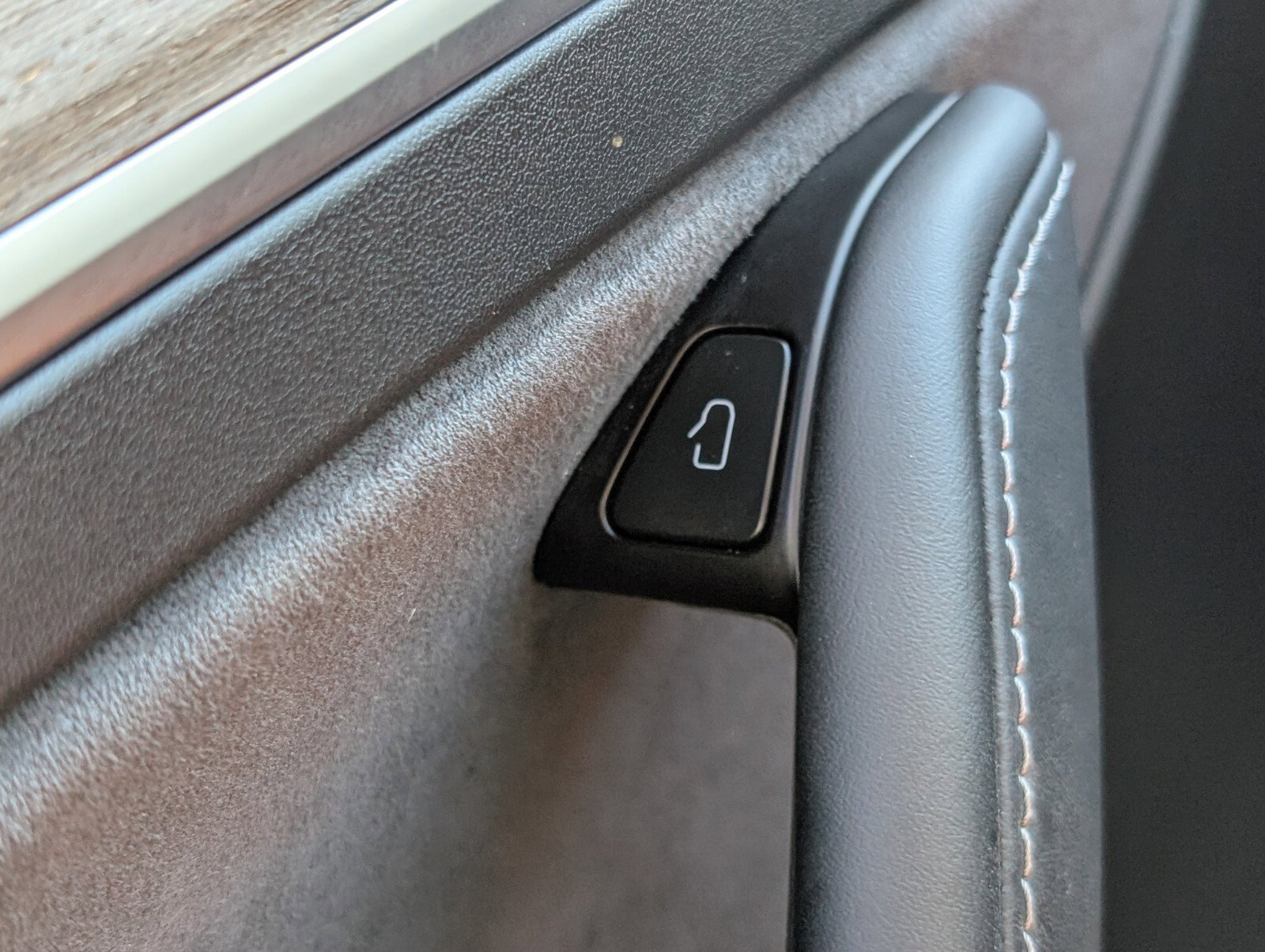 Used 2024 Tesla Model Y Long Range image 35