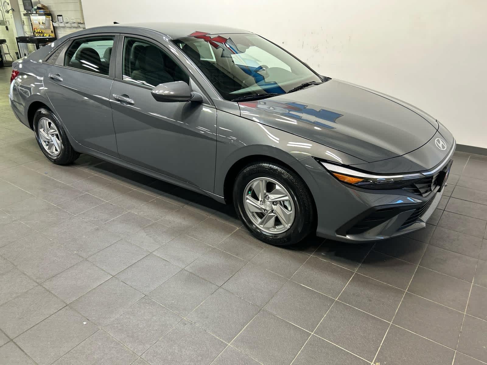New 2026 Hyundai Elantra SE FWD image 2