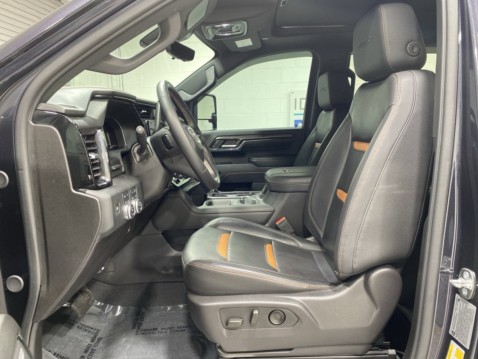 Used 2024 GMC Sierra 2500 AT4 w/ AT4 Premium Plus Package AWD/4WD image 11