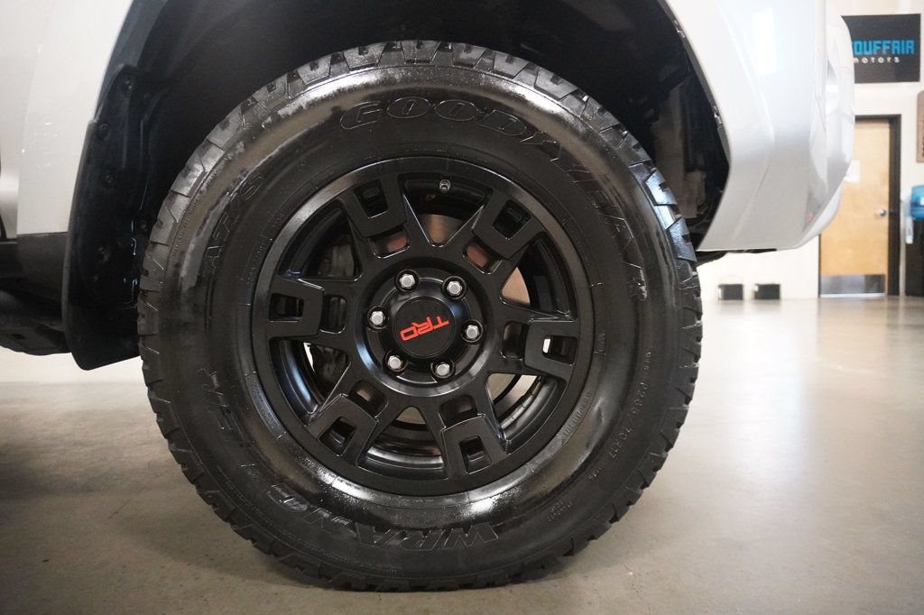 Used 2018 Toyota 4Runner TRD Off-Road Premium AWD/4WD image 12