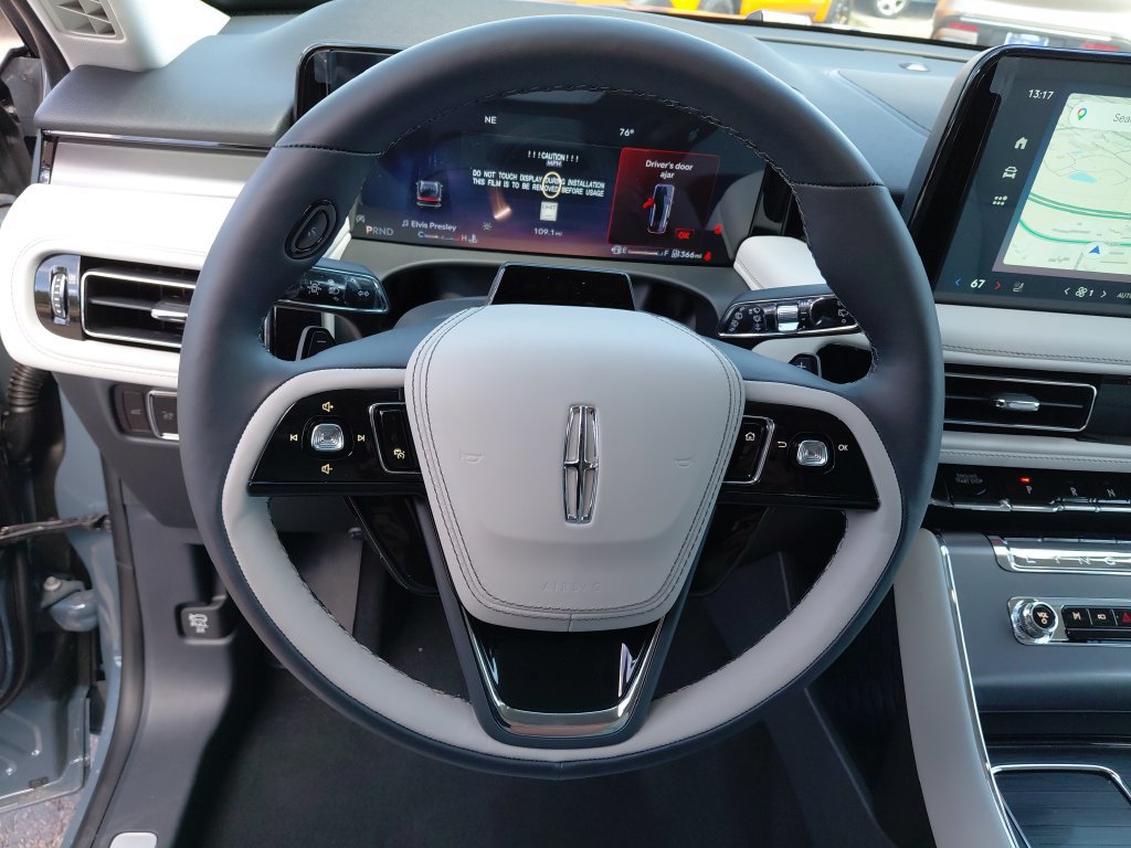 New 2026 Lincoln Aviator AWD w/ Jet Appearance Package image 15