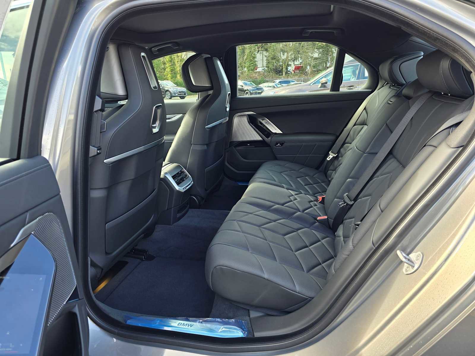New 2025 BMW i7 xDrive60 image 18