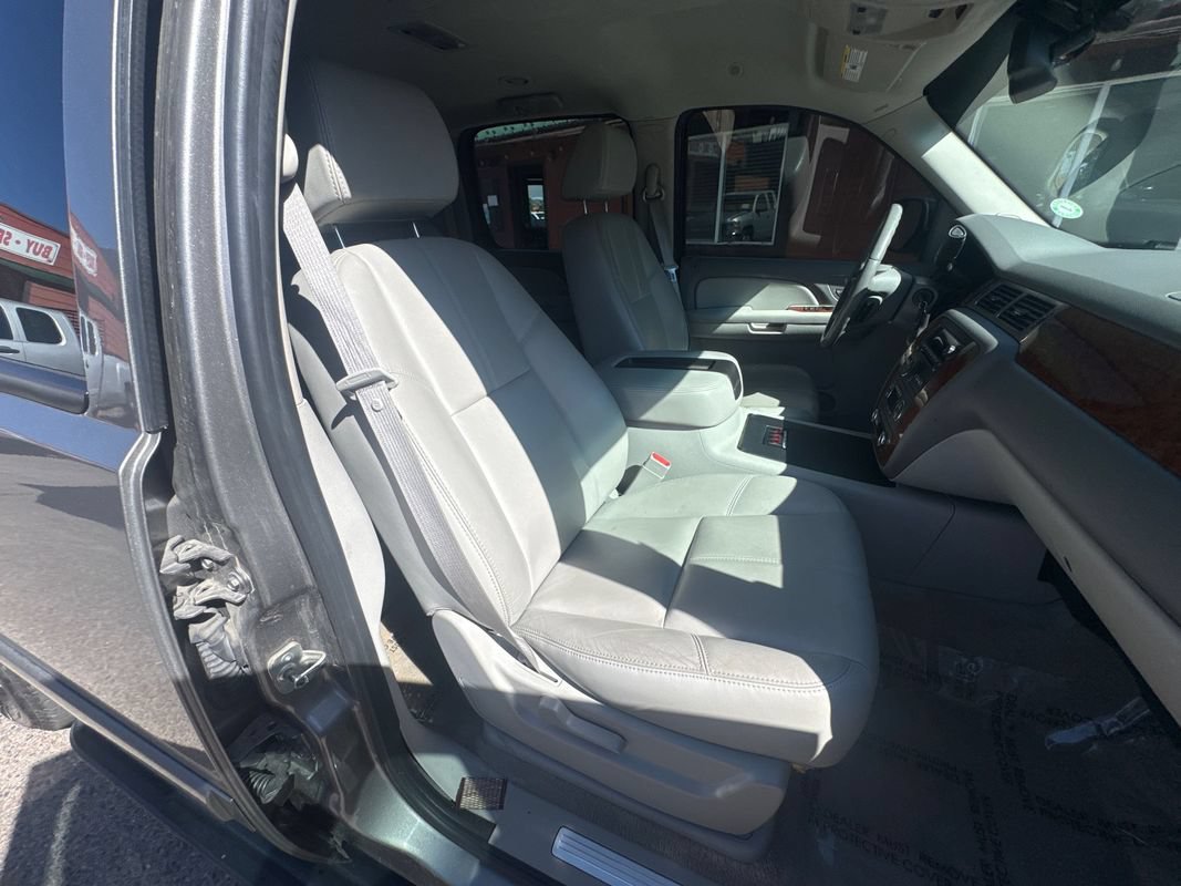 Used 2007 Chevrolet Suburban 2500 LT w/ LT Preferred Equipment Group AWD/4WD image 18