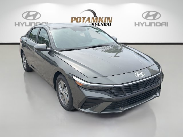 New 2026 Hyundai Elantra SE FWD image 3