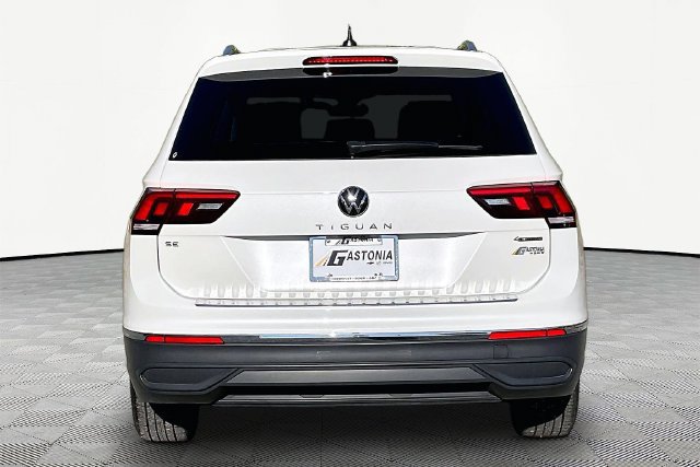 Used 2023 Volkswagen Tiguan SE AWD/4WD image 4