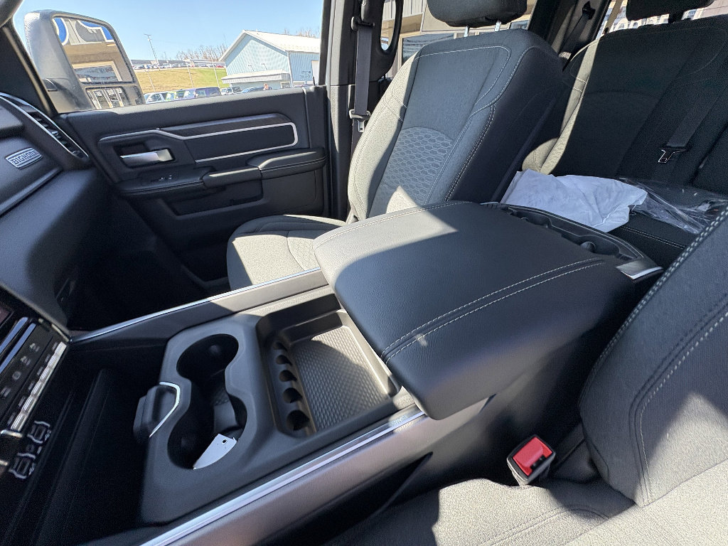 New 2026 RAM 3500 Big Horn AWD/4WD image 34