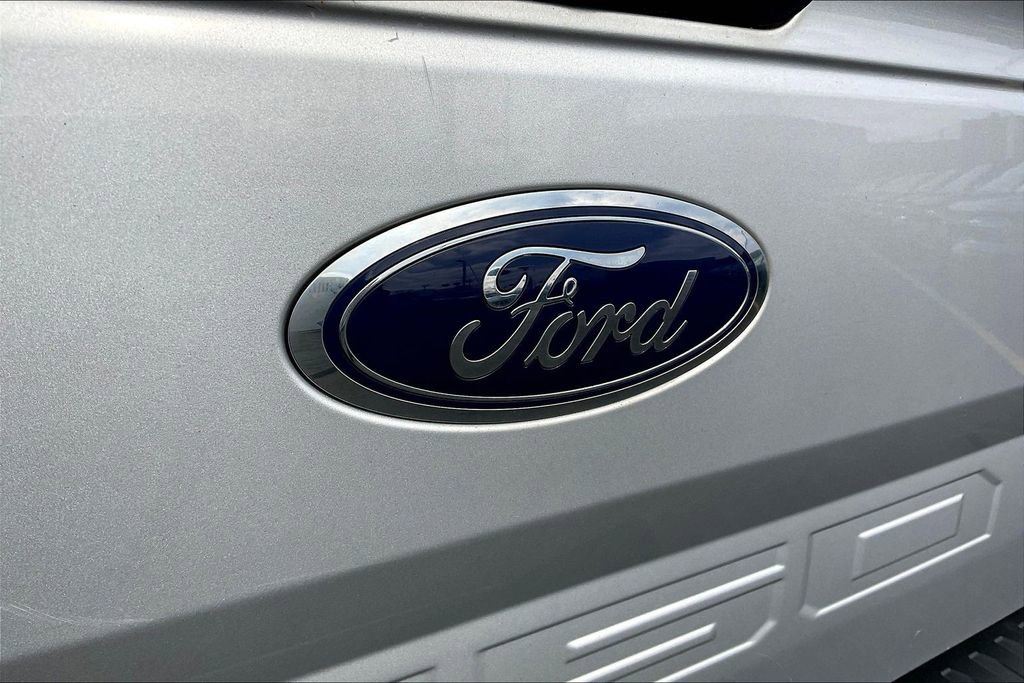 Certified 2018 Ford F150 XLT w/ Equipment Group 302A Luxury AWD/4WD image 29