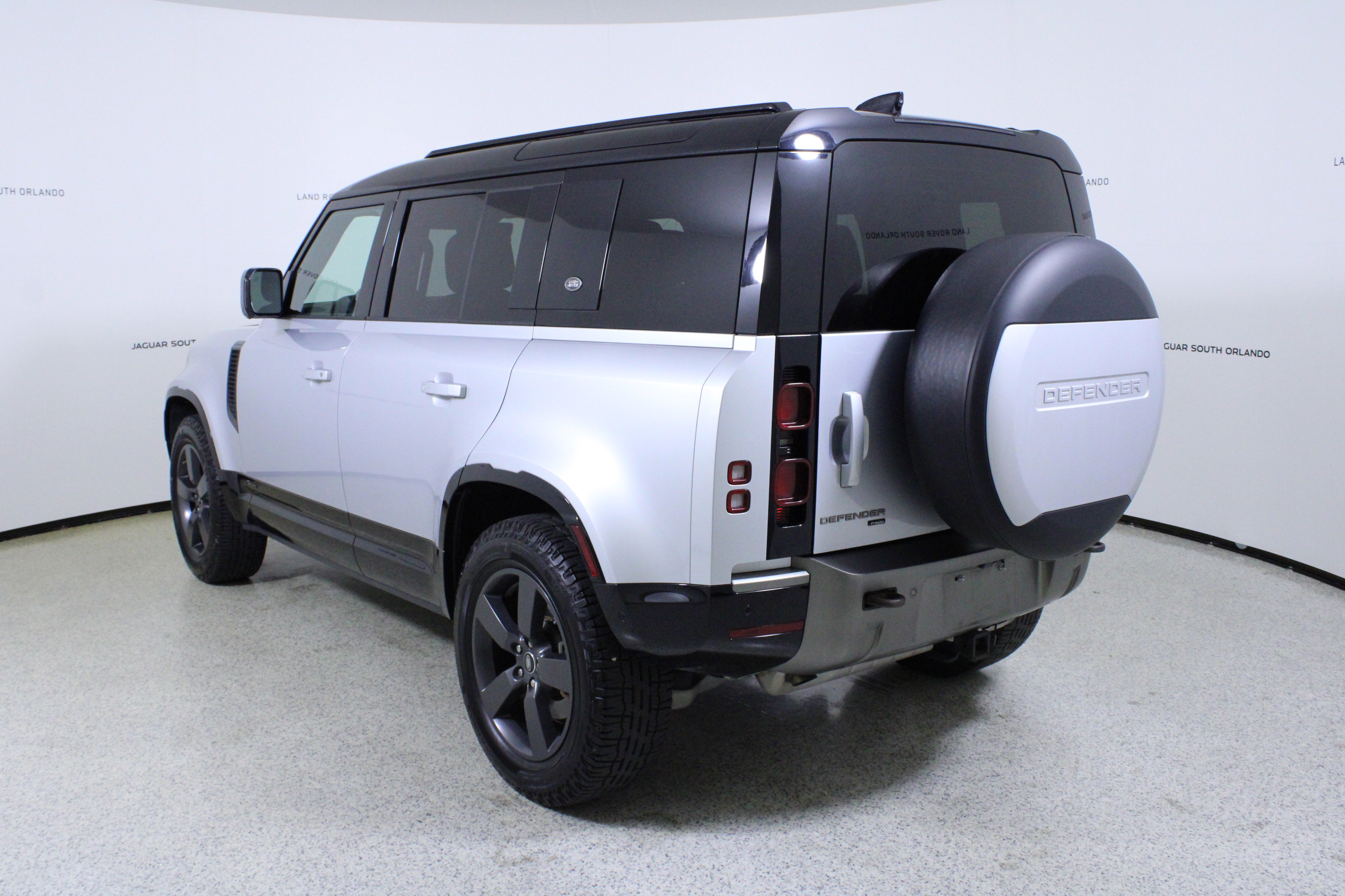 Used 2021 Land Rover Defender 110 X-Dynamic HSE image 5