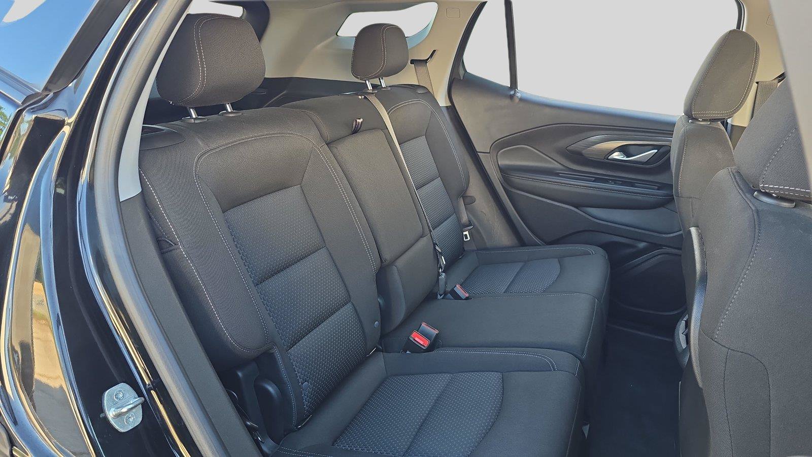 Used 2024 GMC Terrain SLE w/ Driver Convenience Package FWD image 17