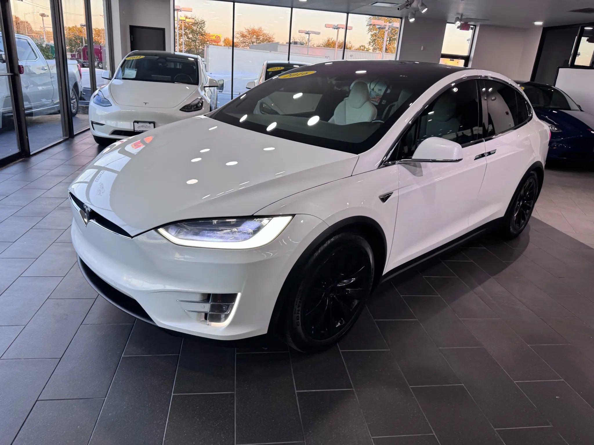 Used 2016 Tesla Model X 90D image 2