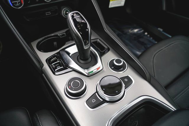 New 2025 Alfa Romeo Giulia AWD image 33