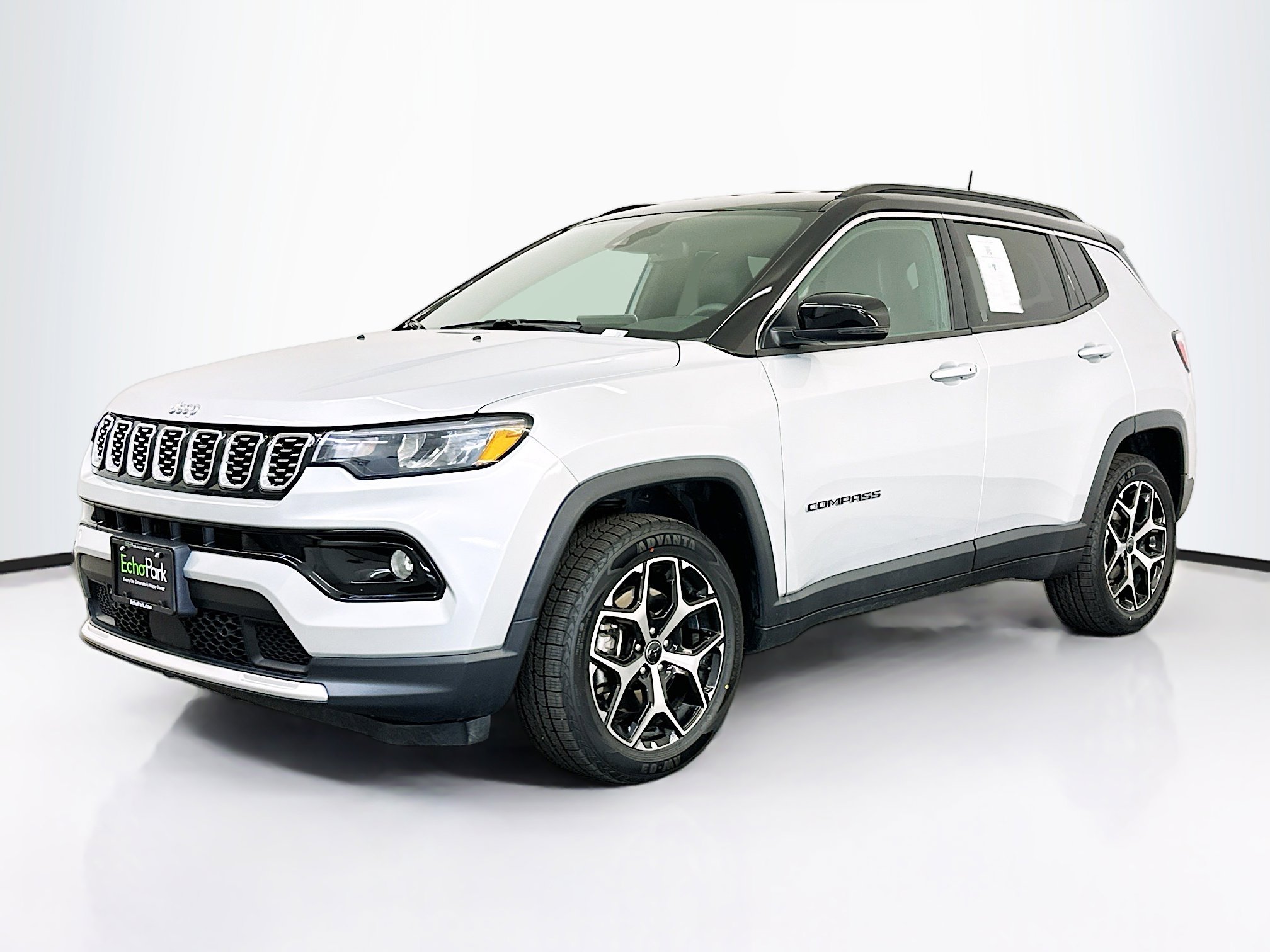 Used 2025 Jeep Compass Limited image 3
