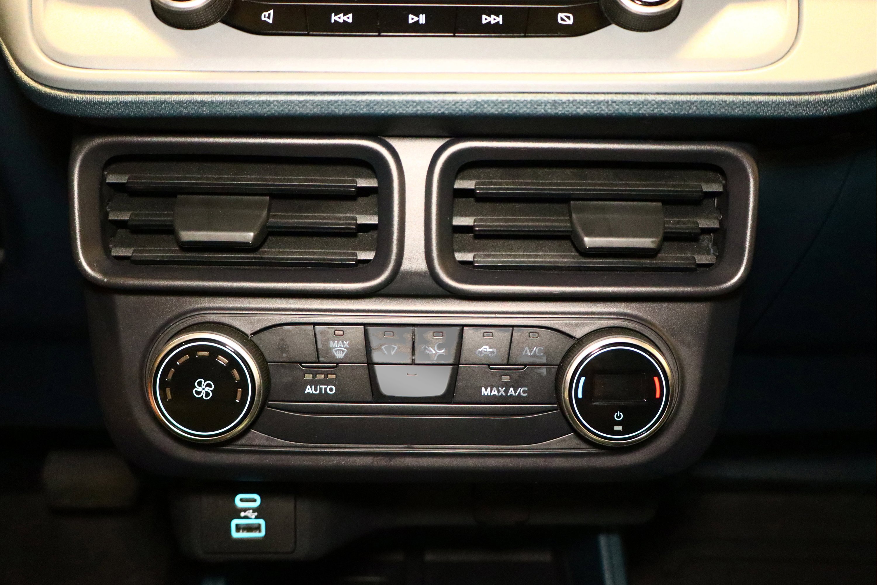 Used 2022 Ford Maverick XL image 18