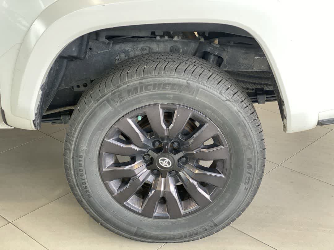Used 2023 Toyota Tacoma Limited w/ Nightshade Package AWD/4WD image 13