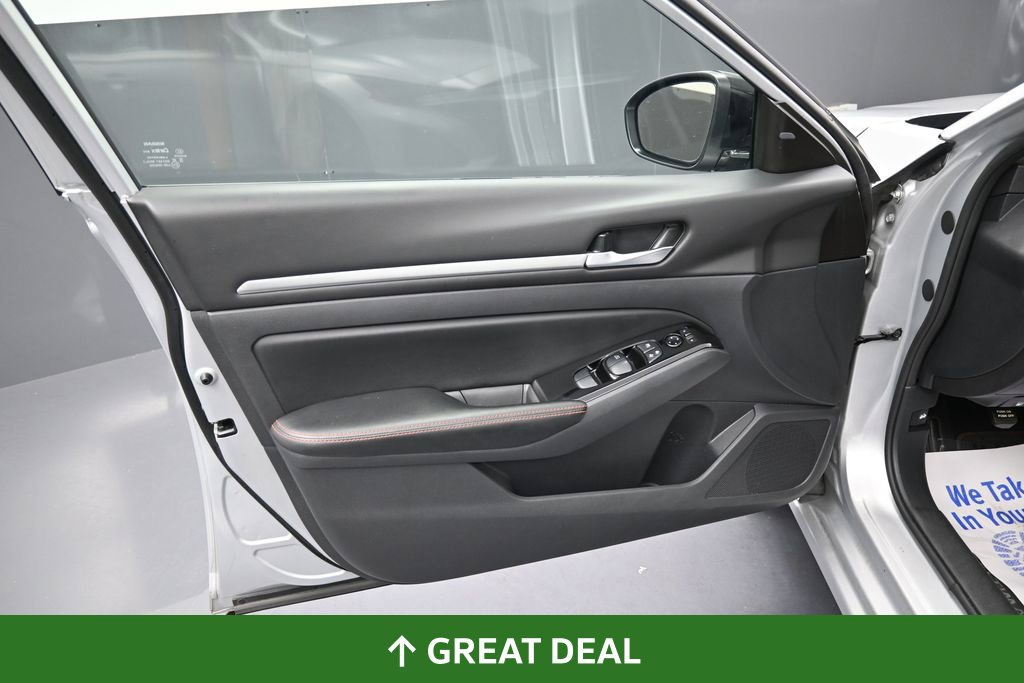 Used 2024 Nissan Altima 2.5 SR FWD image 28