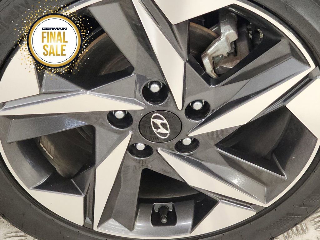 Used 2023 Hyundai Elantra Limited w/ Preferred Accessory Package image 10