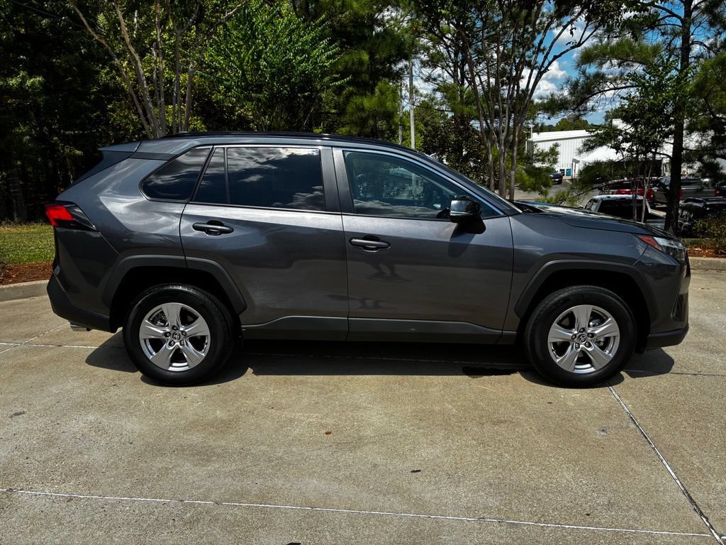 Used 2025 Toyota RAV4 XLE AWD/4WD image 5