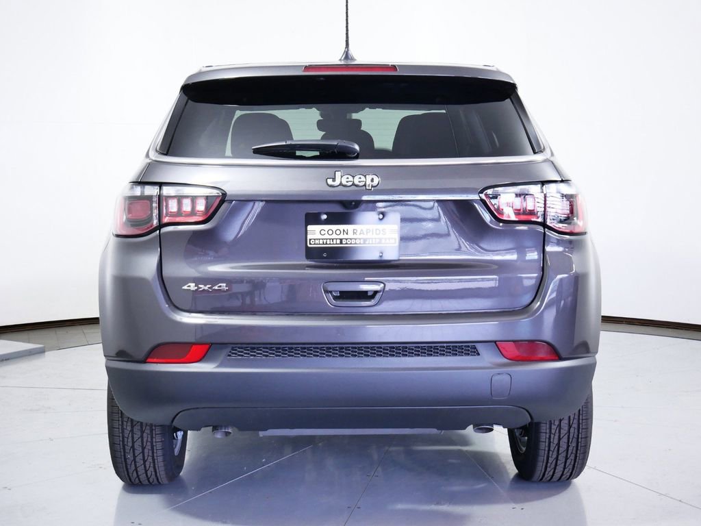 Used 2024 Jeep Compass Sport image 9