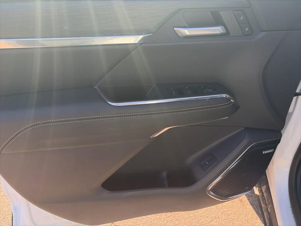 Used 2025 GMC Acadia Elevation AWD/4WD image 10