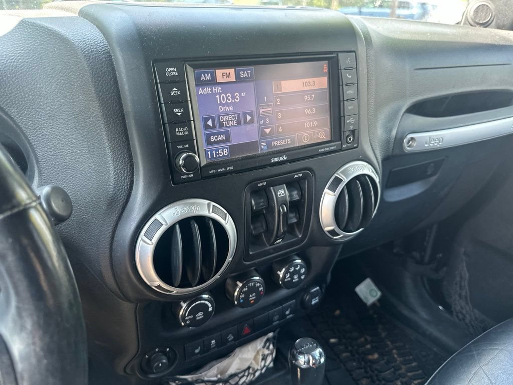 Used 2013 Jeep Wrangler Unlimited Sahara w/ Connectivity Group AWD/4WD image 13